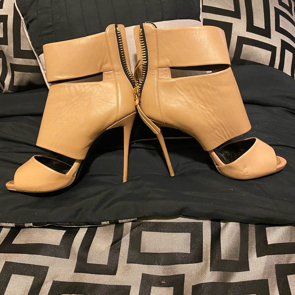 Giuseppe Zanotti tan heels